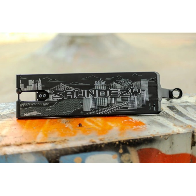 Drone Saundezy Nexus Pro Scooter Deck (22"|Signature)