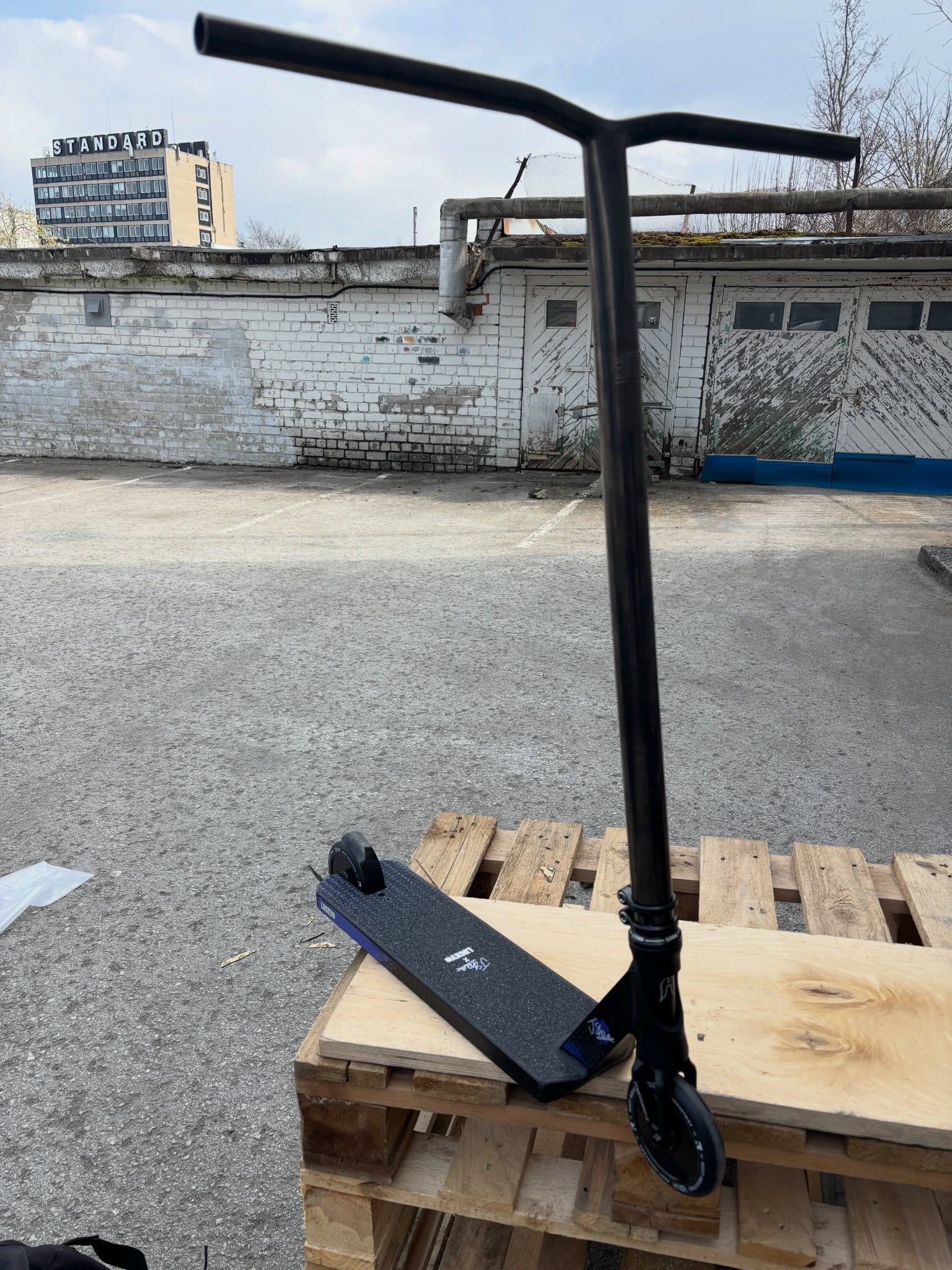 Build your perfect custom scooter with us ??

Want a scooter that’s unlike any other? We offer custom scooter building services—we build custom scooters to suit your style, needs, and budget.
What we offer:

parts and component selection

complete custom 